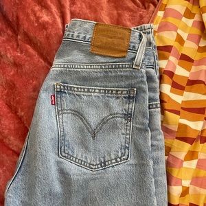 Levi Straight Leg Light Wash